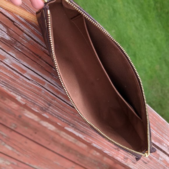 Louis Vuitton Handbag- Authentic - Picture 7 of 11